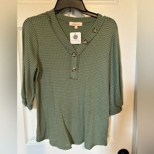 New Hailey & Co green small v-neck blouse.